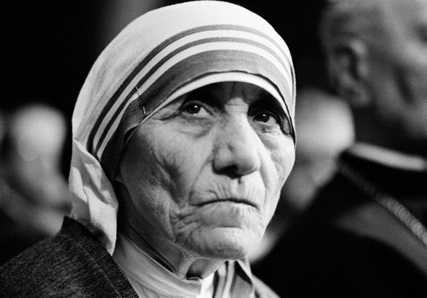Знаменитая Мать Тереза Мать Тереза католическая монахиня, основательница женской монашеской конгрегации «Сестры Миссионерки Любви», занимающейся служением бедным и больным. Лауреат Нобелевской