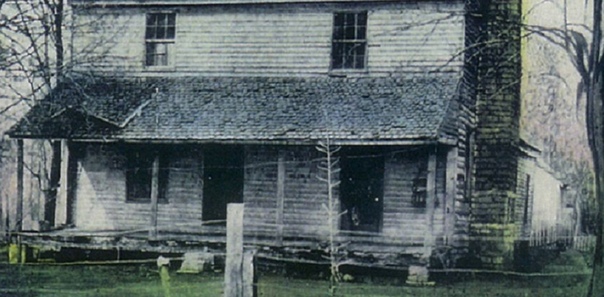 Призраки подвала ведьмы Белл Джон Белл и Люси Уильямс вступили в брак в 1782. Они поселились на ферме в Северной Каролине и создали свою семью, в итоге обзаведясь 4 сыновьями. После серии гибели