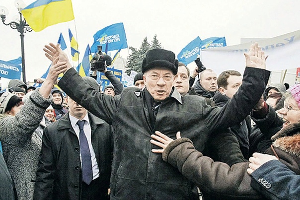 Николай Азаров Николай Азаров известный украинский политик, который еще в середине 90-х годов попал в состав политической элиты Украины и более 20-ти лет занимал высокопоставленные посты у руля