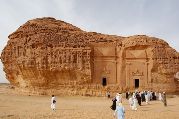 Саудовская Аравия открывает первое туристическое направление Ранее страну могли посещать только бизнесмены и паломники.Саудовская Аравия до сих пор считается одной из самых закрытых стран.