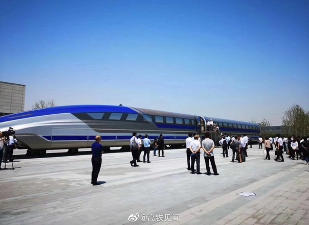 Поезд на магнитной подушке с максимальной скоростью 600 км/ч Поезд на магнитной подушке, скорость которого будет достигать 600 км/ч выпустили в Китае. Этот прототип, созданный компанией CRRC