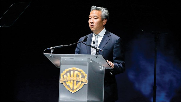 Глава Warner Bros. покаялся за свое поведение и призвал подчиненных не отвлекаться Глава киностудии Warner Bros. Кевин Тсуджихара, уличенный в выходящих далеко за рамки профессиональных