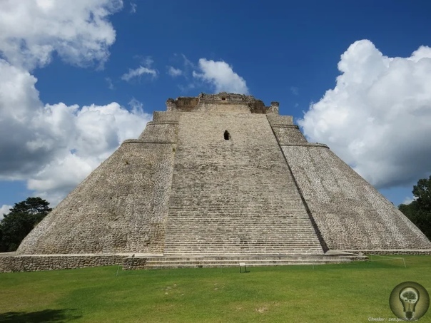Ушмаль - трижды построенный Руины майянского города Ушмаля - они из самых впечатляющих на полуострове Юкатан. Его строения, возведенные в стиле Пукк - одни из самых красивых во всей культуре