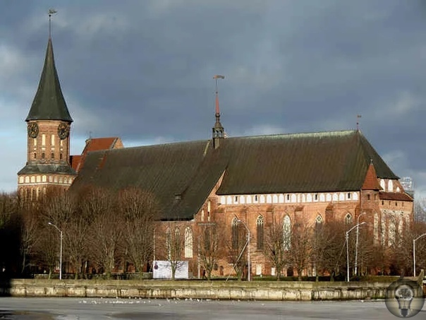 Чем знаменит Кёнигсбергский собор Точная дата начала строительства Кёнигсбергского собора в стиле балтийской готики, неизвестна. Его «днём рождения» считают первое упоминание в документах - 13