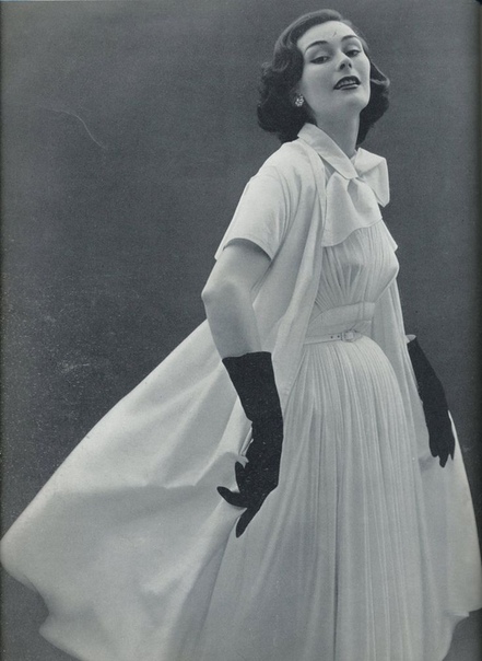 Энн Ганинг - ирландская модель, одна из лучших моделей 50х. Ее карьера началась в Ирландии в 1953 году, когда она была представлена известному фотографу журнала Yogue Милтону Грину.Милтон Грин
