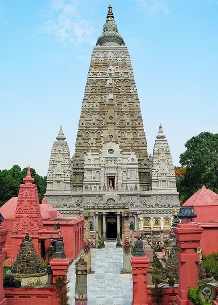 Место, где Будда достиг просветления Буддийская реликвия храм Махабодхи построен в традиционном для Индии стиле и заслуженно относится к древнейшим кирпичным постройкам, сохранившимся до нашего