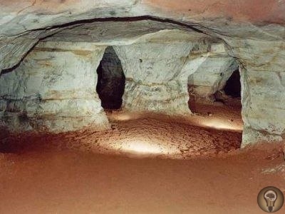 Тайна библиотеки Атлантов Система туннелей и пещер под Эквадором и Перу хранит древнюю сокровищницу, включая две библиотеки, одну из металлических книг, а другую на кристальных таблицах. В 1973