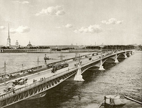 Троицкий мост разводной мост через Неву, Санкт-Петербург (Начало XX века). Фото: Карла Буллы