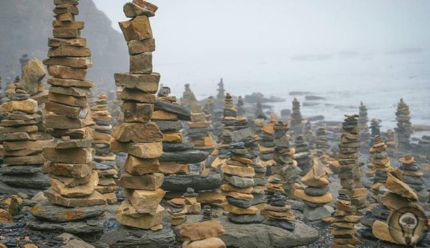 Причудливые каменные «пирамидки» на мысе Вятлина во Владивостоке Мыс Вятлина у острова Русский считается одним из живописнейших мест на Дальнем Востоке. Отсюда открываются невероятно красивые